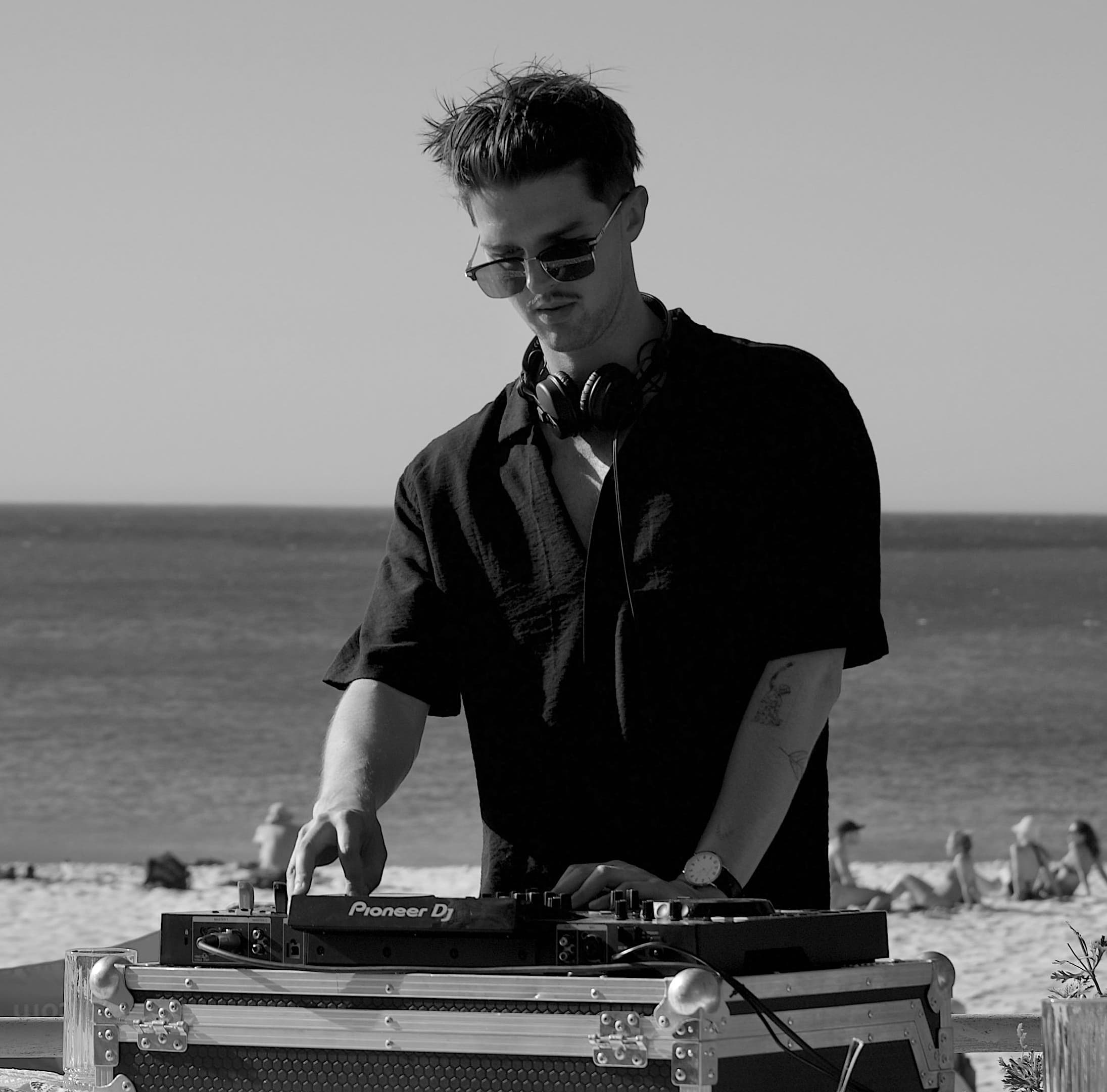 Silverlining DJ playing a beachside set